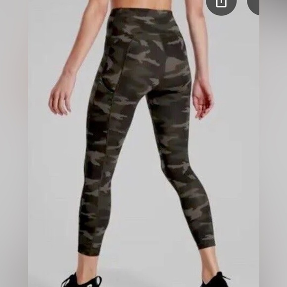 Athleta Pants - Athleta Ultimate Green Camo Women's Leggings